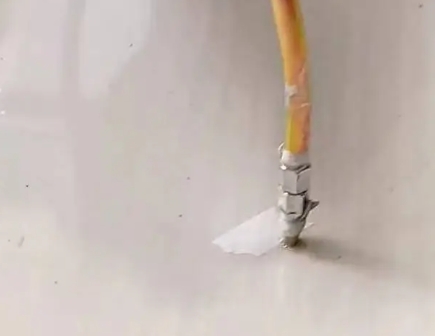 江海瓷砖空鼓维修公司专业解答在瓷砖铺贴过程中，如果使用的砂料过粗（如全部使用了粗砂），可能会导致以下问题